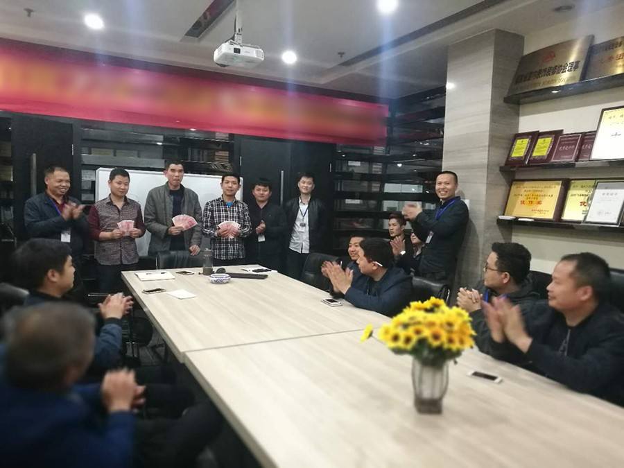 頒獎(jiǎng).jpg 頒獎(jiǎng).jpg