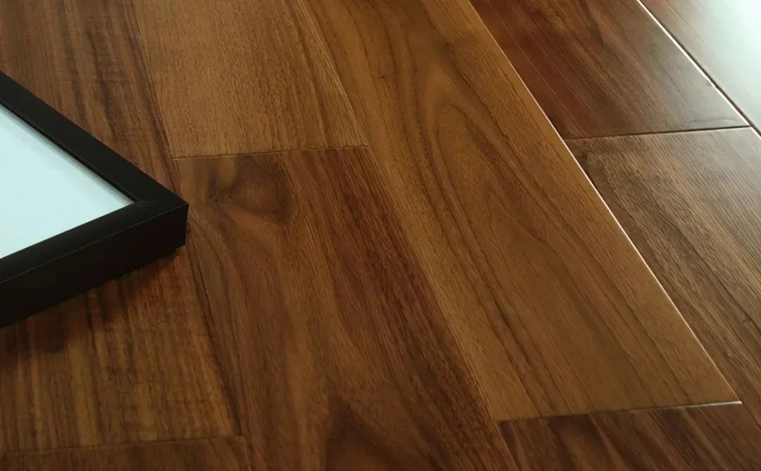 實(shí)木復(fù)合地板 實(shí)木復(fù)合地板